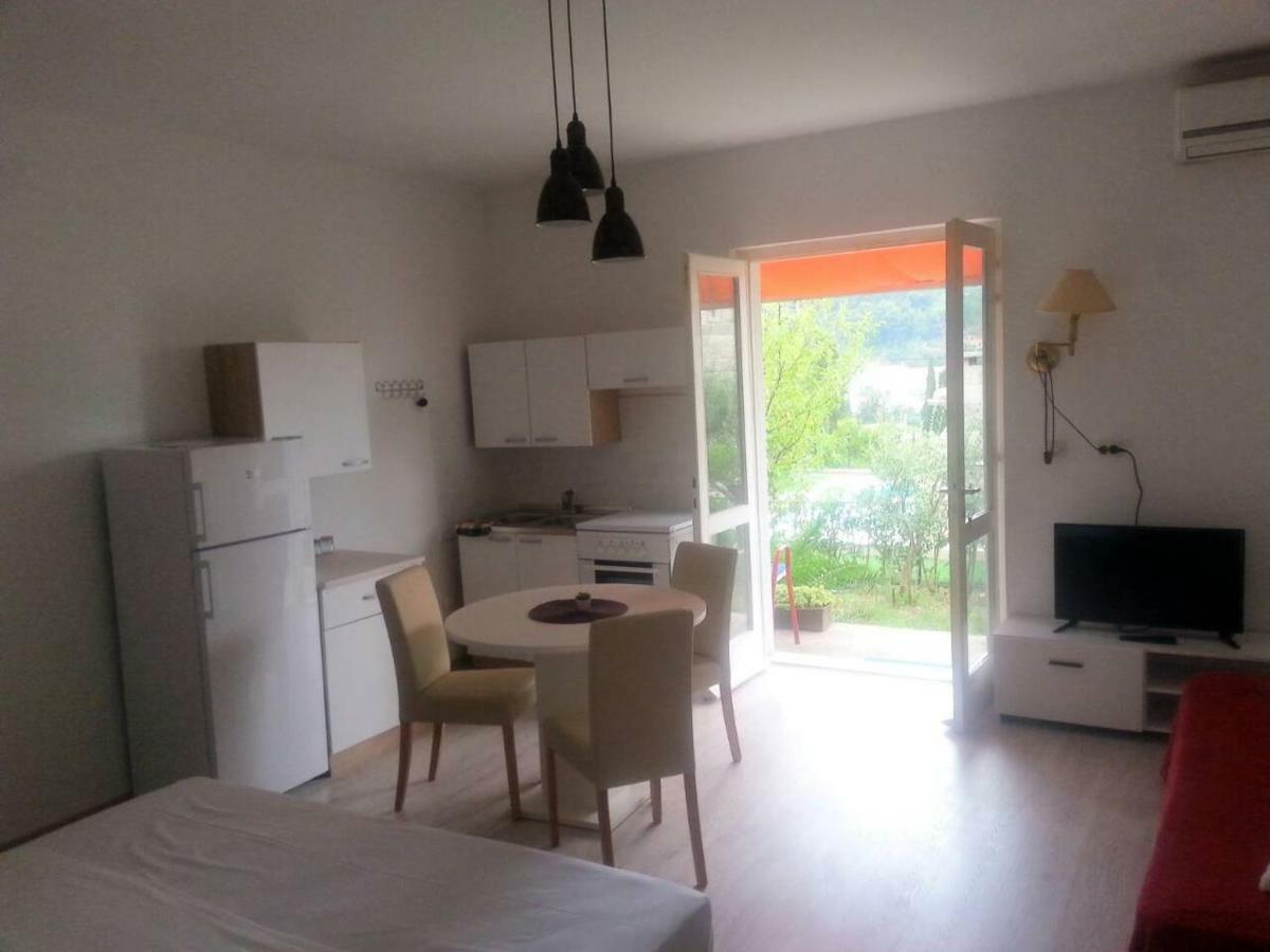 Apartamento Family House Lise Mlini Exterior foto